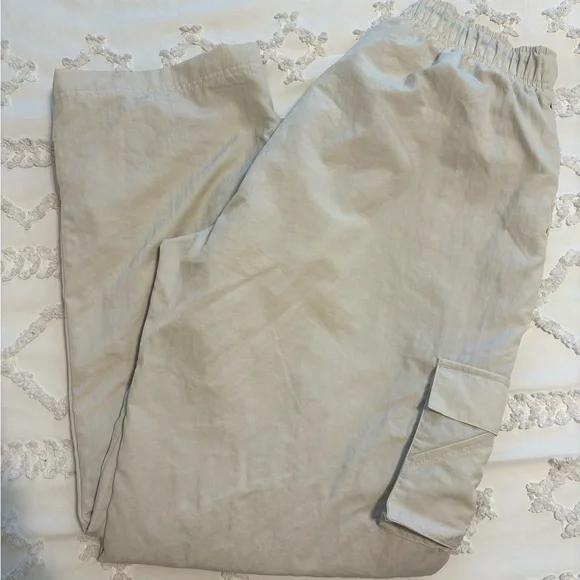 Nike Women’s Cargo Pants - Picture 4 of 4